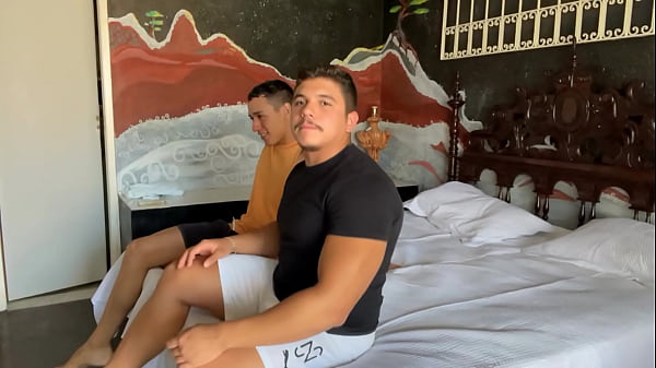 Fui jogar videogame na casa do vizinho e a gente se divertiu